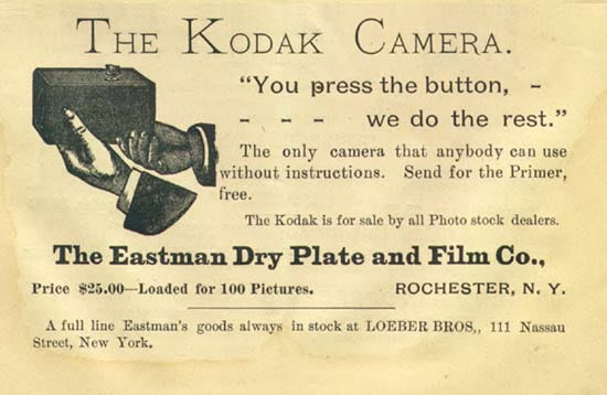 Anuncio de Kodak en el que se promociona la frase: usted apriete el botón, nosotros hacemos el resto.